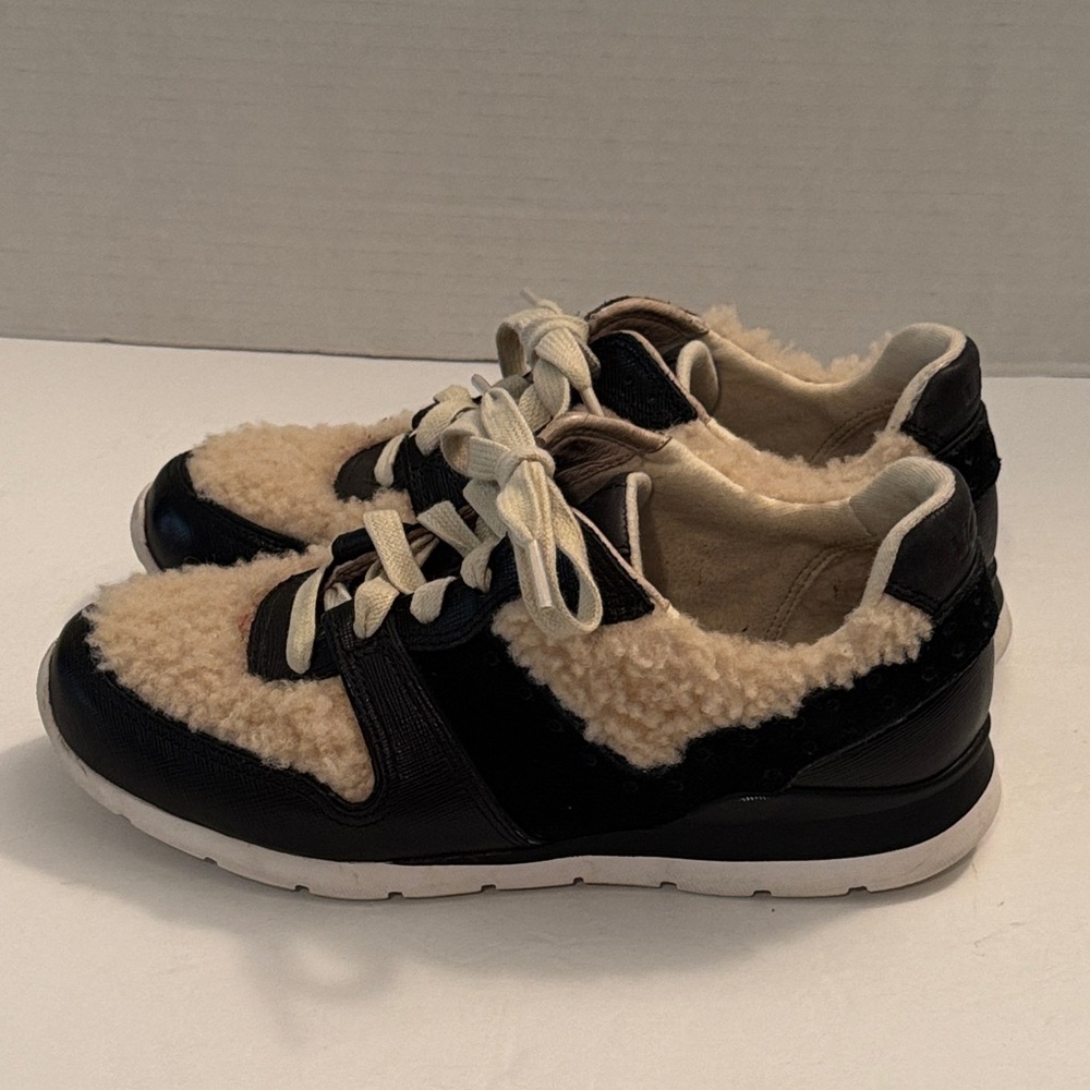 UGG Deaven Ladies Black and Shearling Trainers Sz 5 (36) - Picture 4 of 9